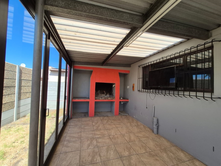 To Let 3 Bedroom Property for Rent in Somerset Park Western Cape